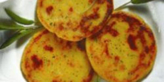 Лепешки из картофеля с соусом из сладкого перца