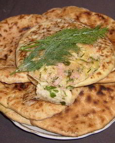 Лепешки с брынзой, сыром, ветчиной и зеленью