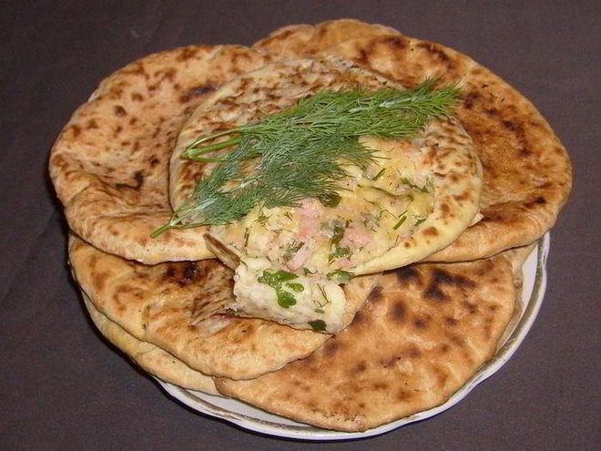 Рецепт лепешек с брынзой, сыром, ветчиной и зеленью
