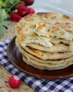 Лепешки с мукой, брынзой и моцареллой