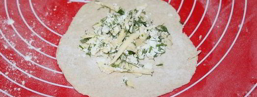 лепешки с мукой, брынзой и моцареллой. Шаг 6