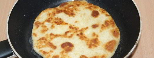 лепешки с мукой, брынзой и моцареллой. Шаг 8