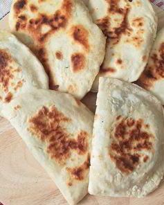 Лепешки с начинкой из сыра и шпината