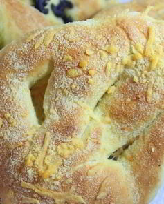 Лепешки с сыром и маслинами