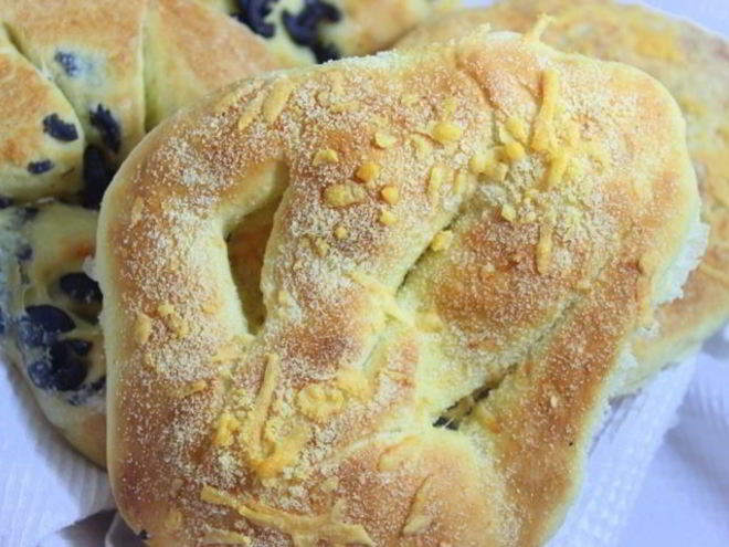 Рецепт лепешек с сыром и маслинами