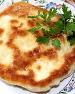 Лепешки с сыром и зеленью на сковороде