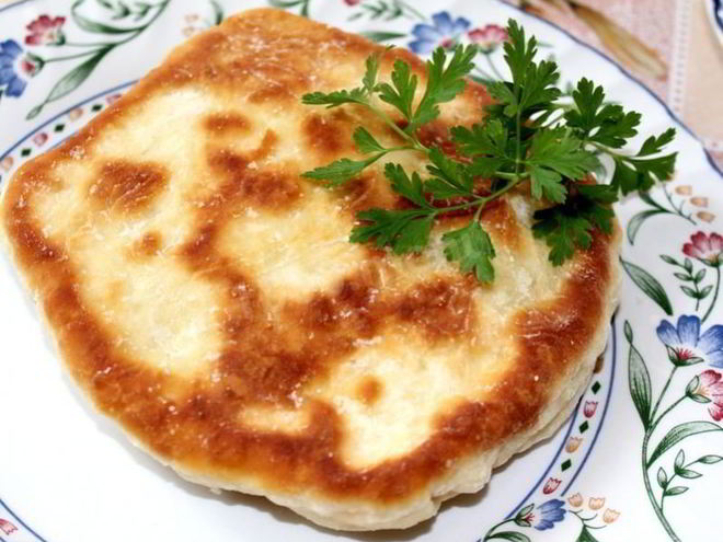 Рецепт лепешек с сыром и зеленью на сковороде