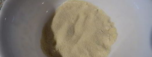 манные лепёшки с куркумой. Шаг 3