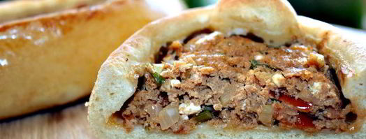 пиде — турецкие лепешки с фаршем, фетой и помидорами. Шаг 10