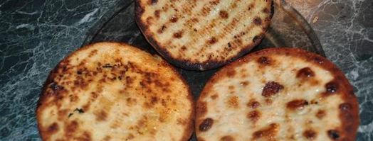 сладкая лепешка с базиликом, фетаксой и томатами. Шаг 4