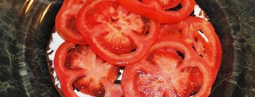 сладкая лепешка с базиликом, фетаксой и томатами. Шаг 7