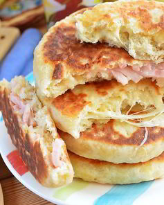 Сырные лепешки с разными начинками