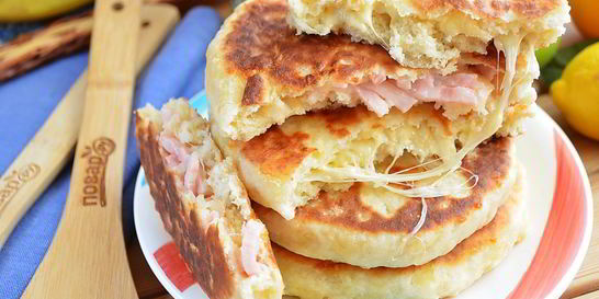 Сырные лепешки с разными начинками