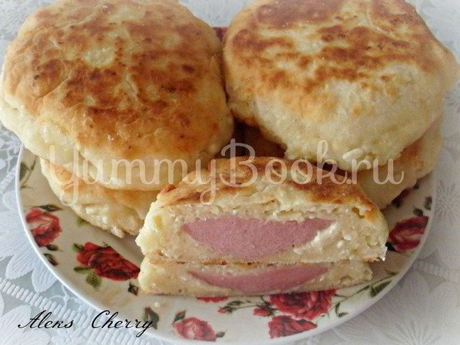 Рецепт творожно-сырных лепешки с колбаской