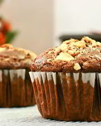 Маффины из горького шоколада с фундуком и фисташками