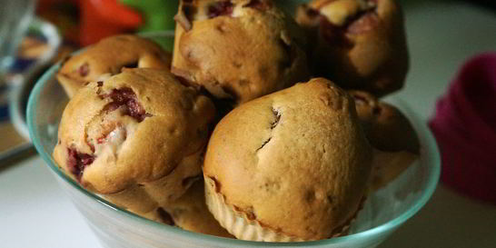 Маффины с клубникой на молоке