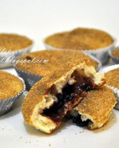 Маффины с корицей, коричневым сахаром и вареньем