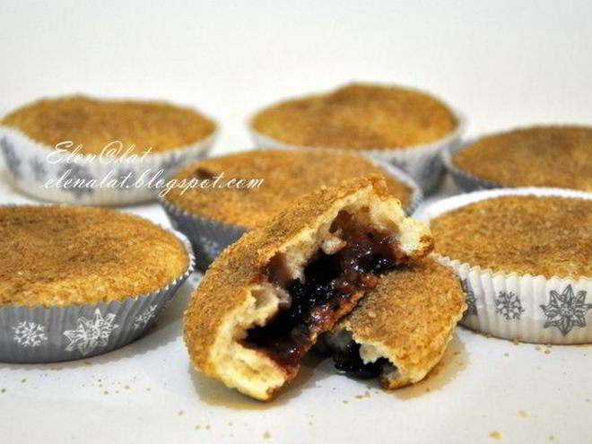 Рецепт маффинов с корицей, коричневым сахаром и вареньем