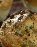 Маффины с щавелем и кедровыми орешками