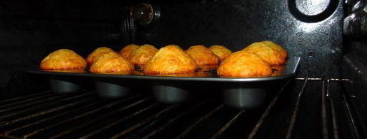 маффины с шоколадом и малиновым повидлом. Шаг 9