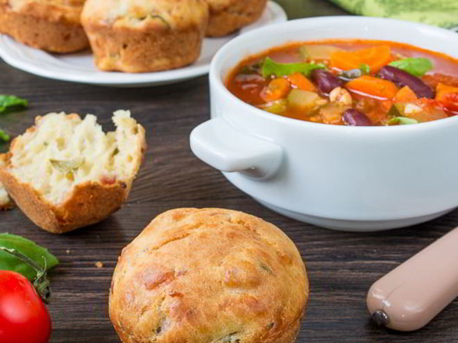 Рецепт несладких маффинов с оливками и беконом