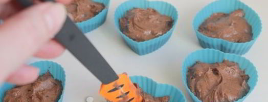 шоколадные маффины с карамелью. Шаг 8