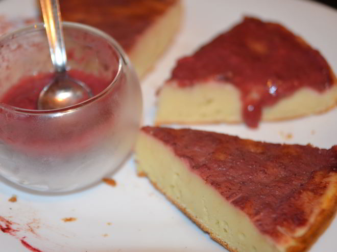 Рецепт манника с земляничным соусом