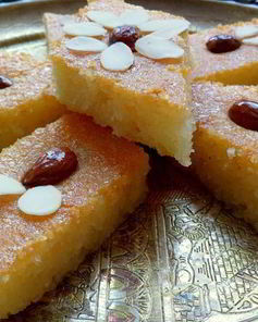 Намура — арабский манник, пропитанный сиропом с ароматом роз и флердоранжа