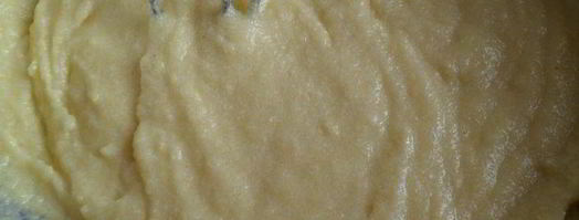 намура — арабский манник, пропитанный сиропом с ароматом роз и флердоранжа. Шаг 5