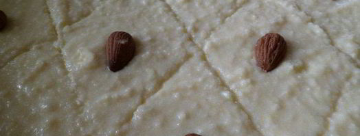 намура — арабский манник, пропитанный сиропом с ароматом роз и флердоранжа. Шаг 7