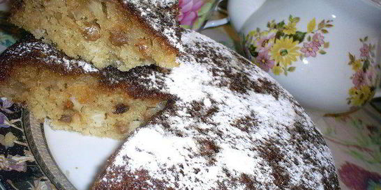 Нежный манник с яблоками и изюмом