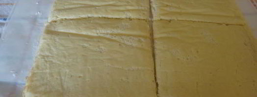 мини-швейцарские рулетики с малиной. Шаг 13