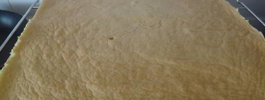 мини-швейцарские рулетики с малиной. Шаг 8