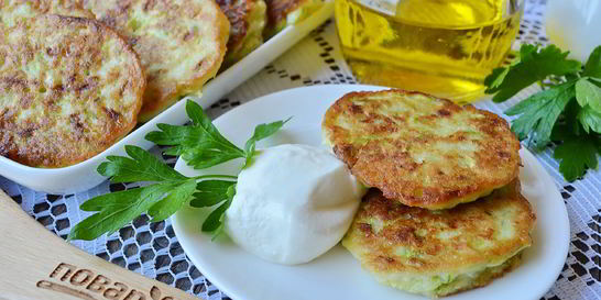 Быстрые оладьи из кабачков