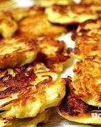 Картофельные оладьи с икрой