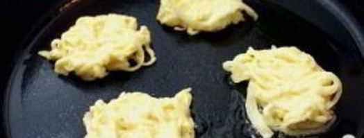 картофельные оладьи с икрой. Шаг 5