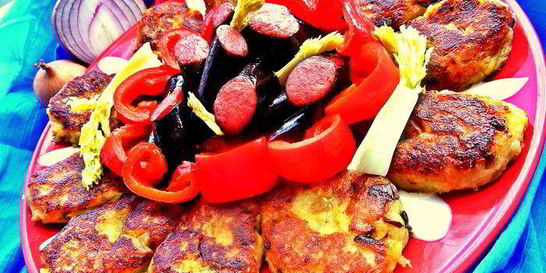 Картофельные оладьи с колбасками