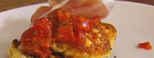 кукурузные оладьи с помидором и ветчиной. Шаг 8