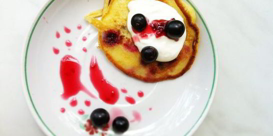 Оладушки с черной смородиной