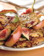 Оладьи из ароматных яблок с инжиром