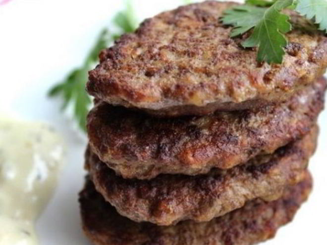 Рецепт оладий из печени с жареным луком