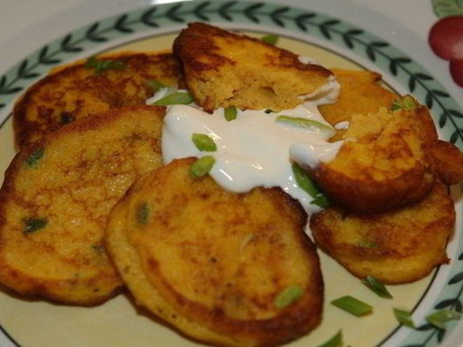 Рецепт оладий из тыквы и картофеля с зеленым луком и мускатным орехом
