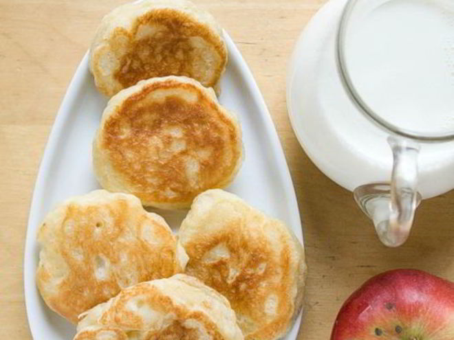 Рецепт оладий на дрожжевом тесте с яблоками