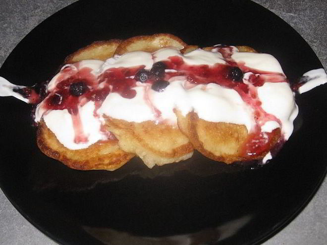 Рецепт оладий на кефире с яблоком