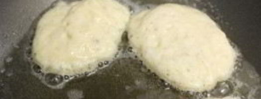 оладьи на молоке и дрожжах пышные. Шаг 7