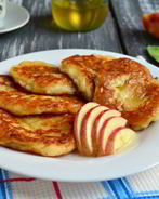 Оладьи на сметане с яблоками