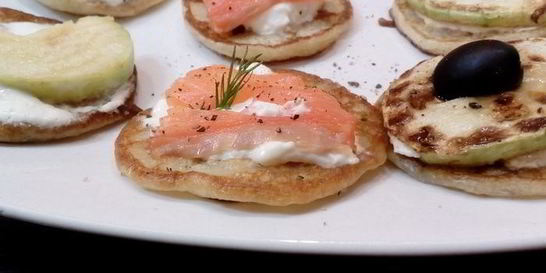 Оладьи со сметанным кремом