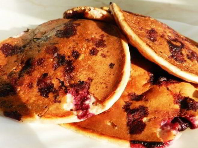 Рецепт овсяных оладий с черной смородиной