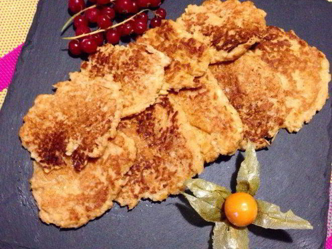 Рецепт яблочных оладий на завтрак