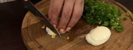 закусочные оладушки с зеленым луком и яйцом. Шаг 3